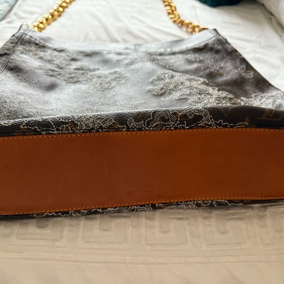 Authentic Louis Vuitton monogram run way shoulder Women's Bag - Picture 3 of 6